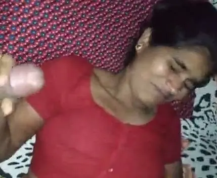 Local randi bhabhi ne haath se mota lund hilaya sex mein handjob