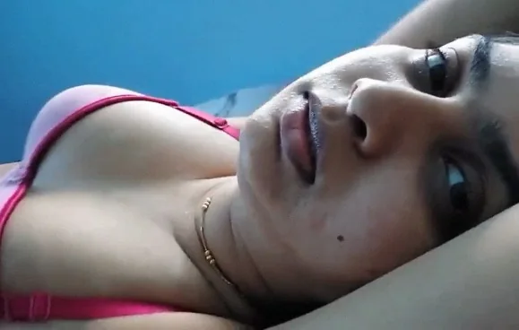 Tamil garam biwi ne apni nangi body dikha ke erotic tease MMS banaya hot style